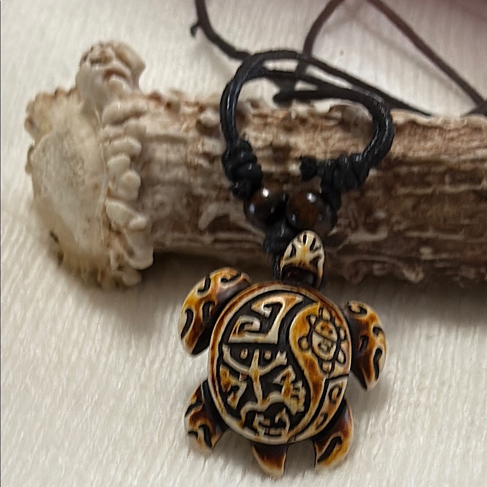 New Unisex Handcrafted Bone Sea Turtle Pendant Necklace Fully Adjustable Cord